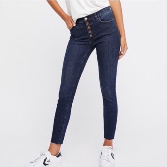 Free People Reagan Raw Hem Button Fly Mid Rise Ankle Jeans Size 27 (US 4) - Picture 1 of 8